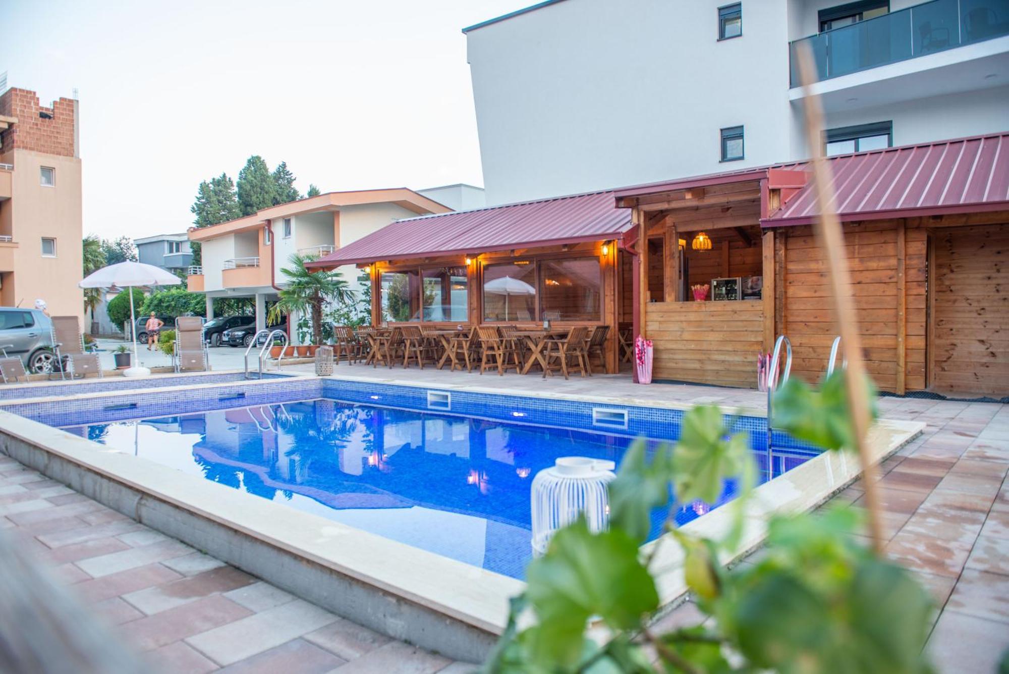 Apartments And Bungalow Casa Palma 울친 외부 사진