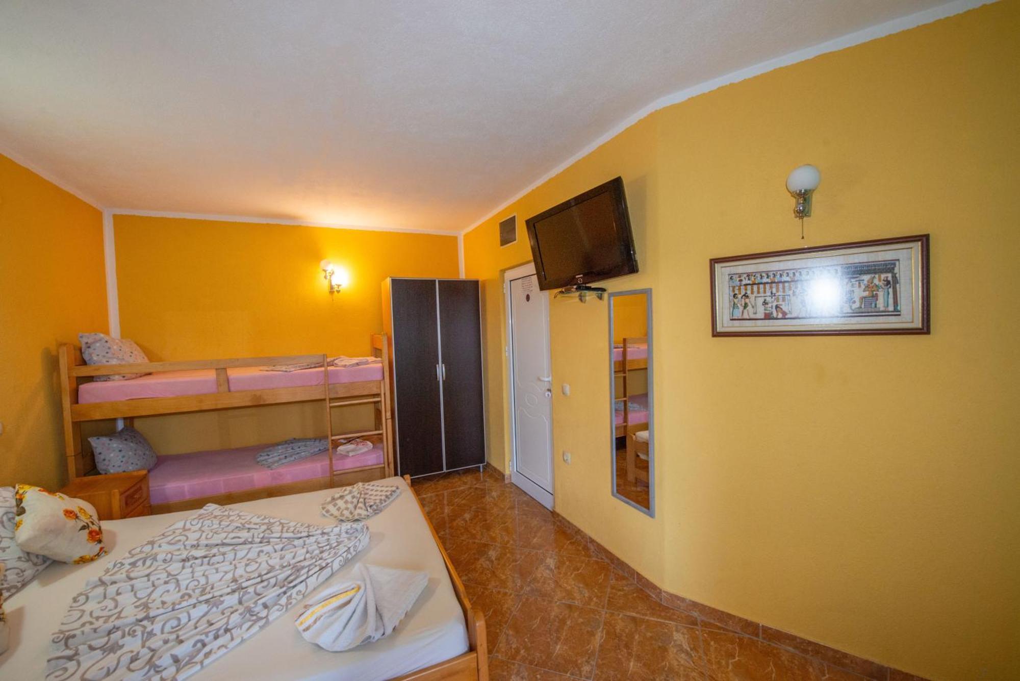 Apartments And Bungalow Casa Palma 울친 외부 사진