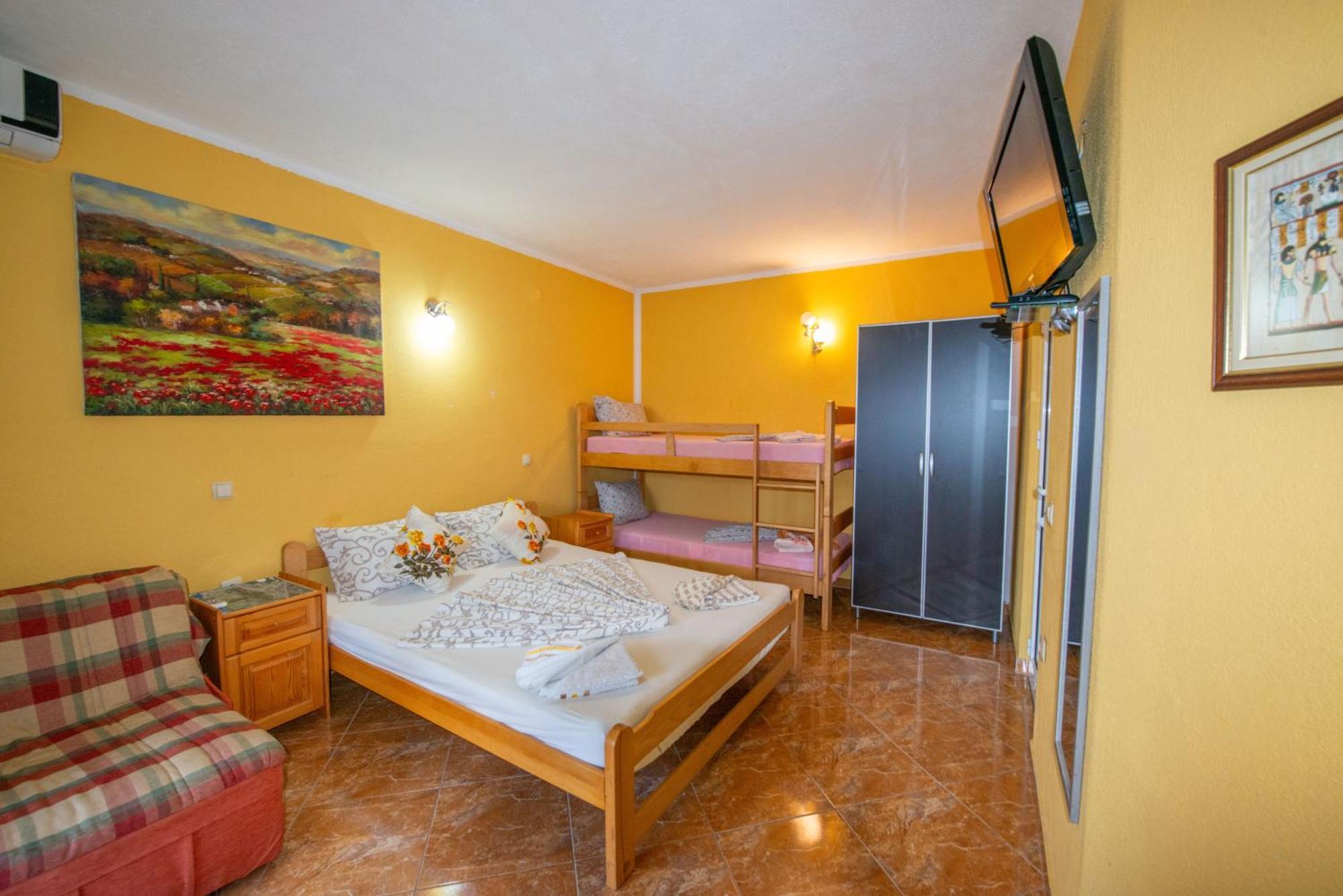 Apartments And Bungalow Casa Palma 울친 외부 사진