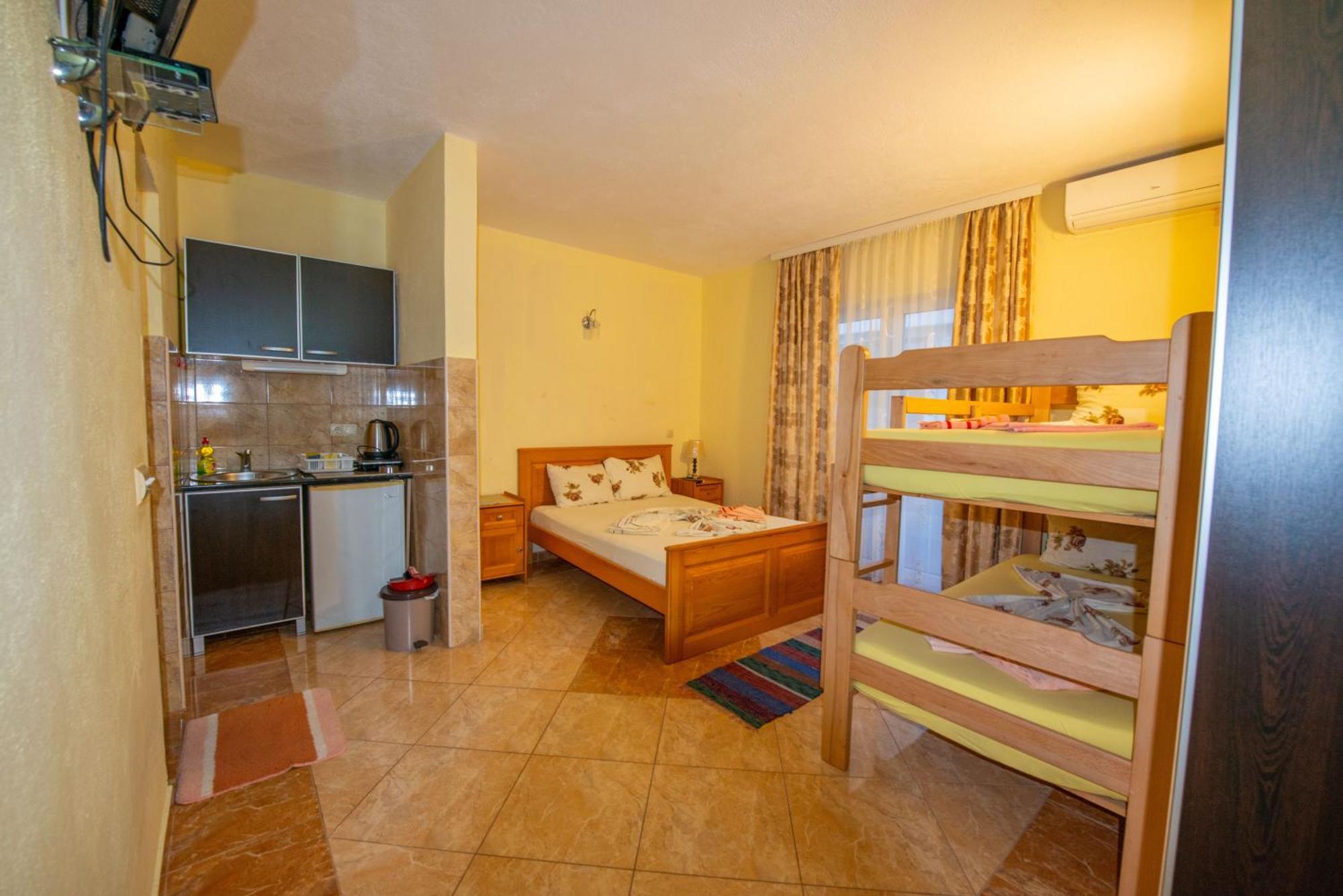 Apartments And Bungalow Casa Palma 울친 외부 사진