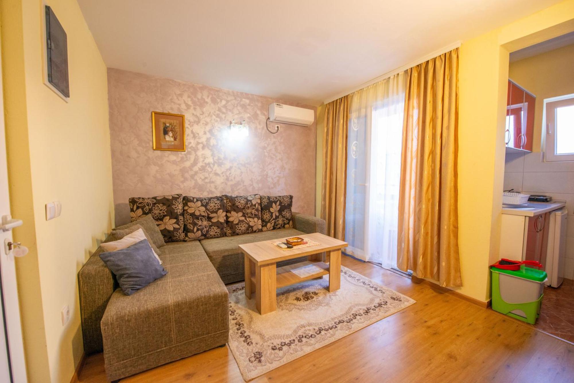 Apartments And Bungalow Casa Palma 울친 외부 사진