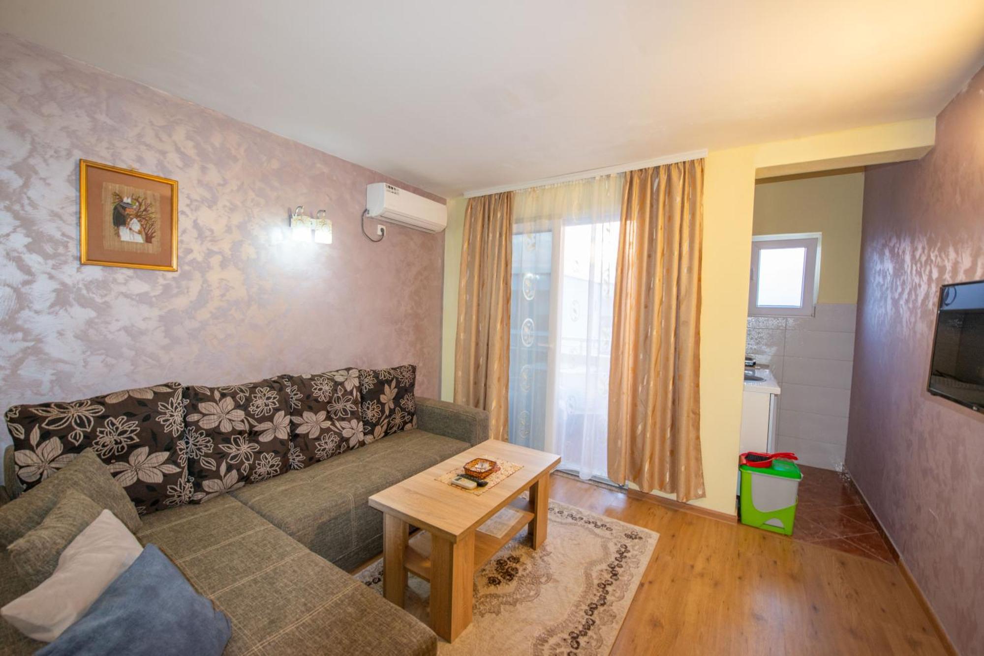 Apartments And Bungalow Casa Palma 울친 외부 사진