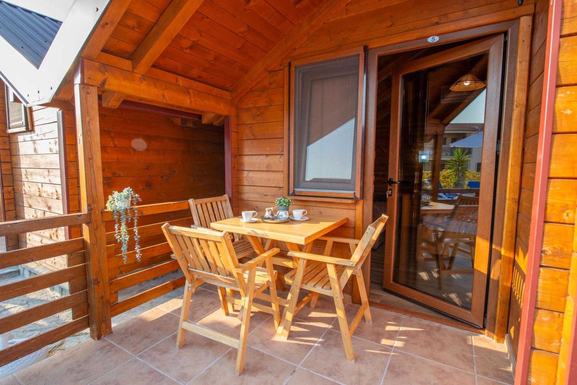 Apartments And Bungalow Casa Palma 울친 외부 사진